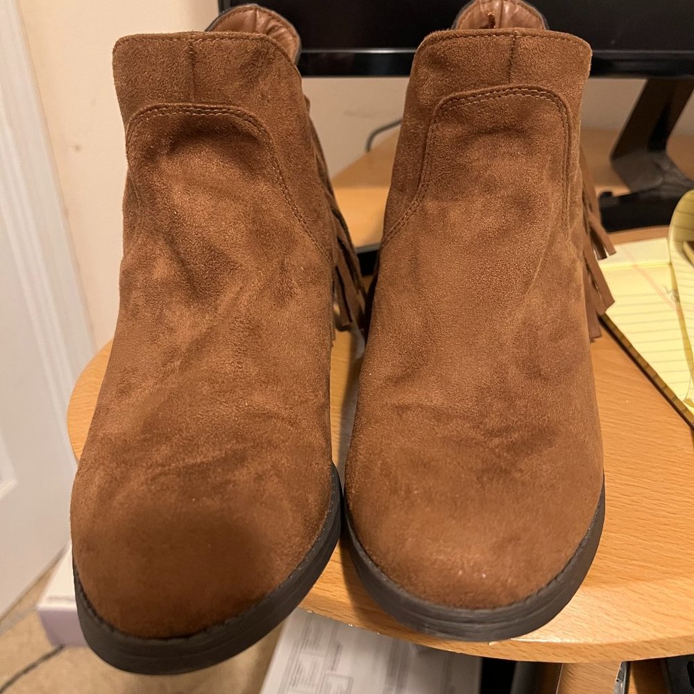 Boots with fringe